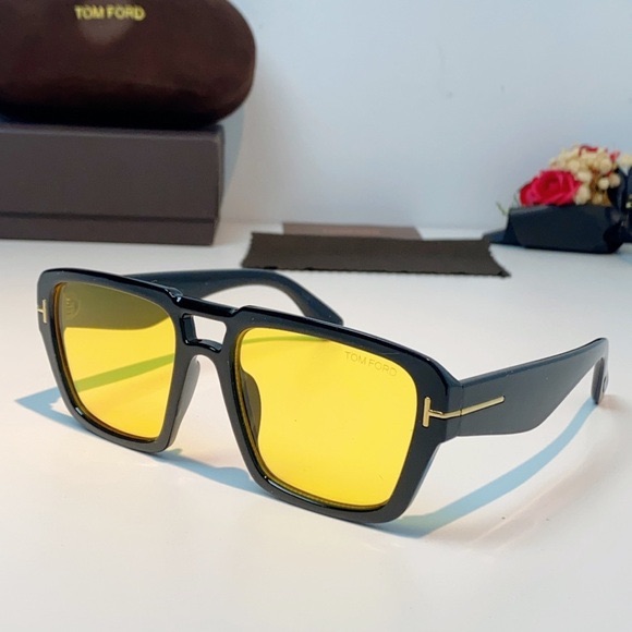 Experience Elegance With Tom Ford Yellow-Lens Sunglasses